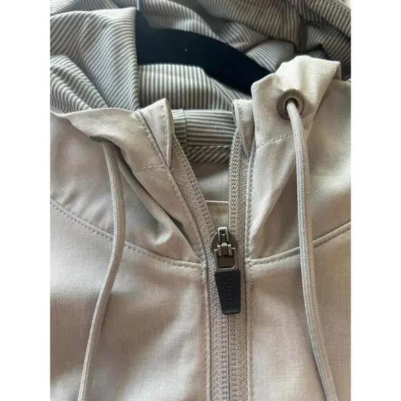 Vuori Women's Windbreaker Light Gray size M - Picture 3 of 7